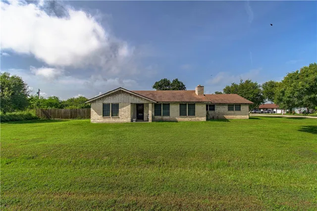 $225,000 | 1300 Burton Street, Woodsboro, TX 78393
