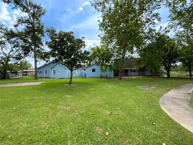 a view of a house with a backyard