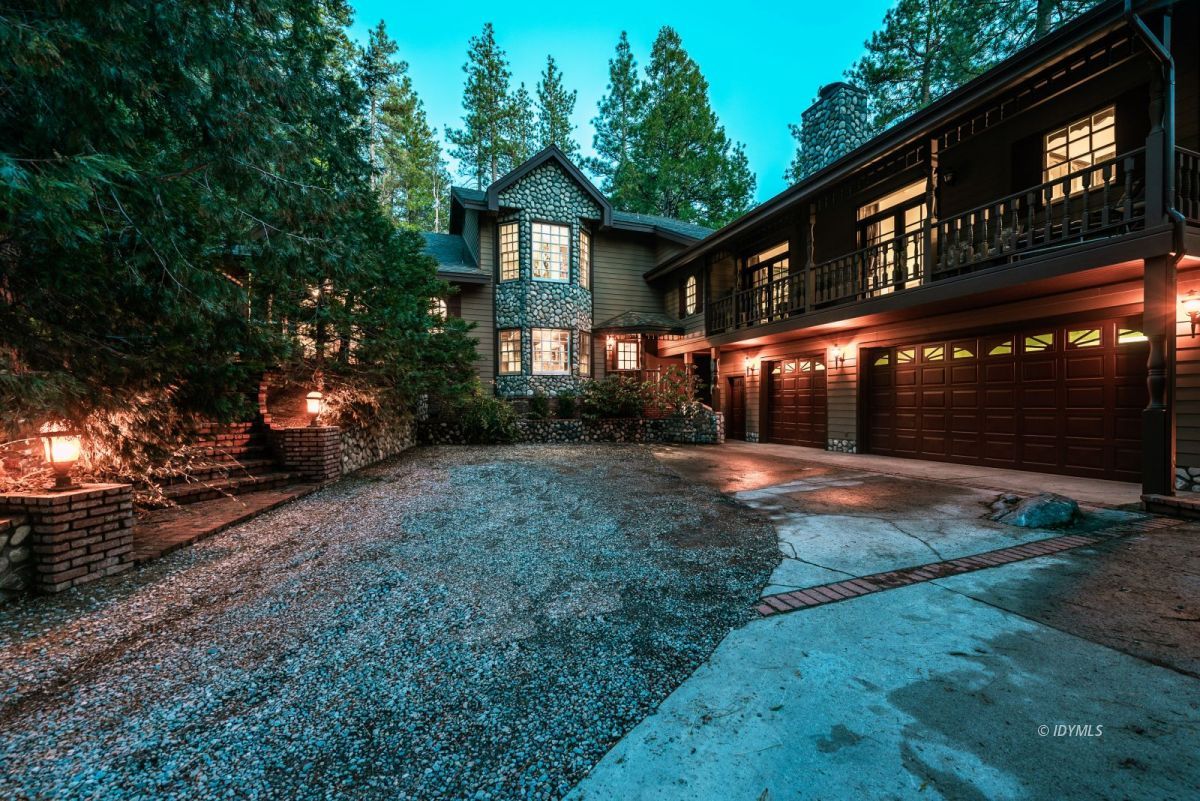 52595 Idyllmont Road Idyllwild, CA 92549 - Photo 11 of 58 a front view of a house with a yard and garage