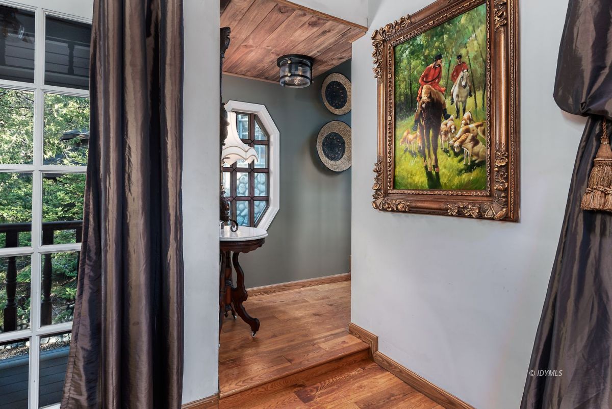 52595 Idyllmont Road Idyllwild, CA 92549 - Photo 41 of 58 a view of an entryway with wooden floor