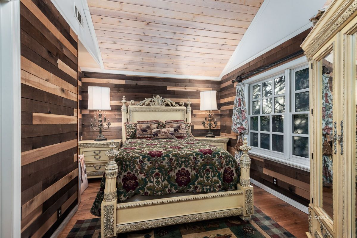 52595 Idyllmont Road Idyllwild, CA 92549 - Photo 50 of 58 a view of a room with rack on the wall