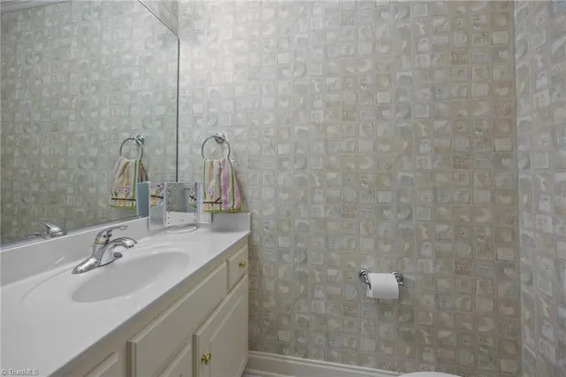 $779,000 | 5600 Wildrose Drive, Greensboro, NC 27410