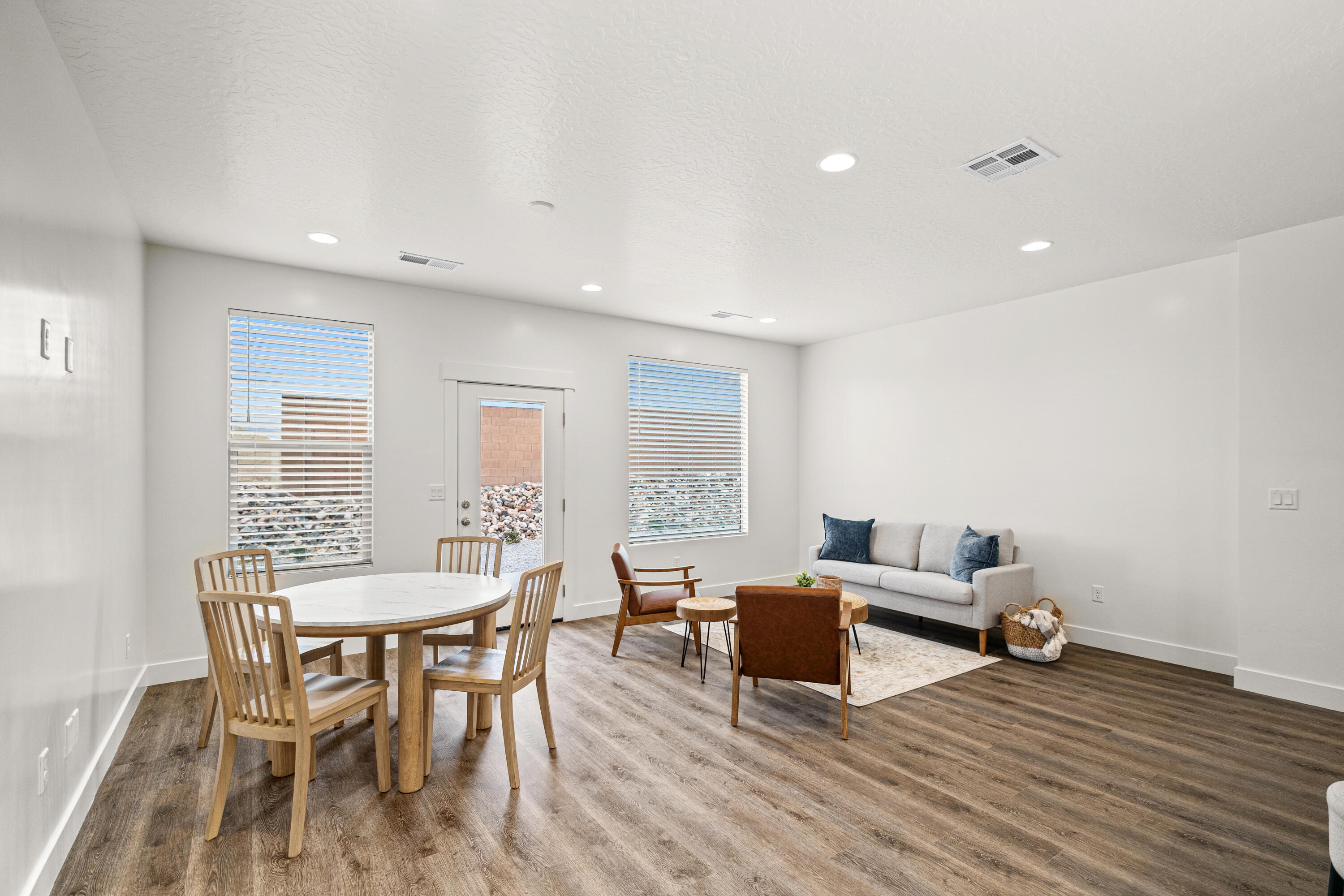 317 Southern View Street St. George, UT 84790 - Photo 8 of 29 DSC08011