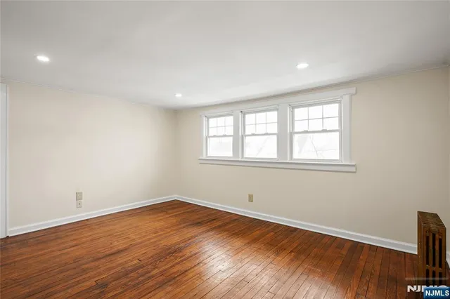 $4,300 | 170 West 4th Street, Clifton, NJ 07011