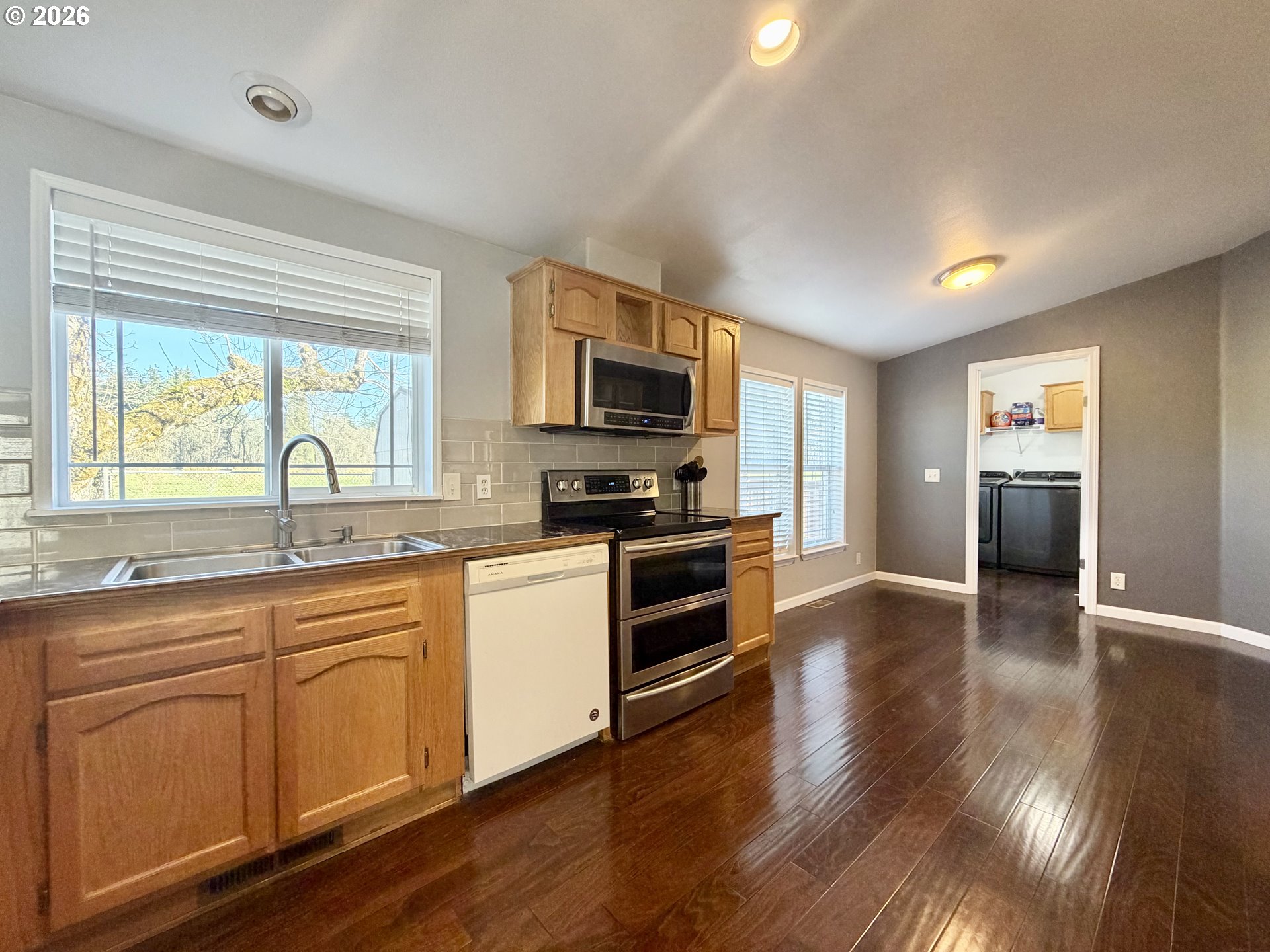 1863 Inland Way Springfield, OR 97477 - Photo 16 of 39 Gallery Image 16