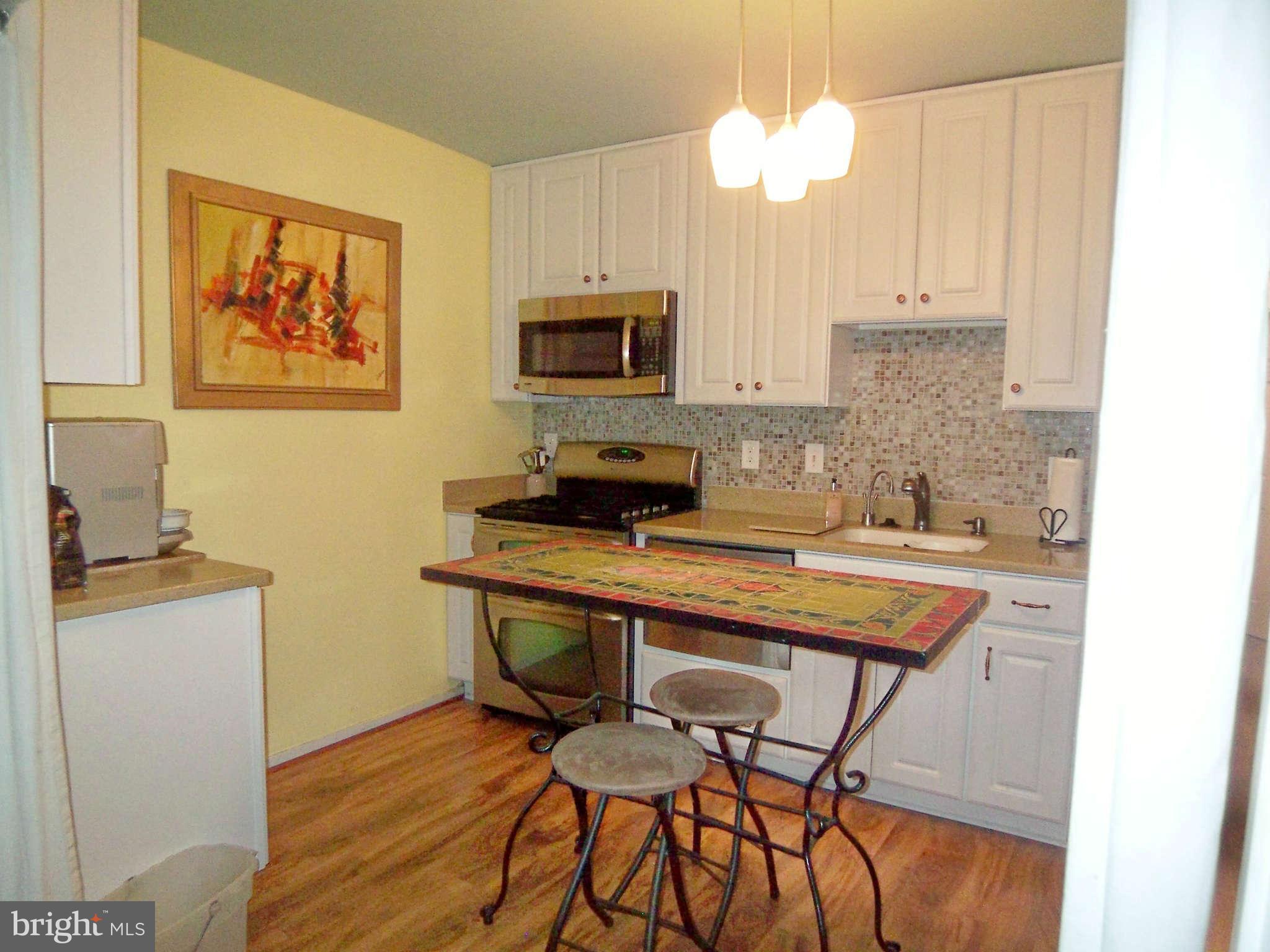 1621 Parkcrest Circle, Unit 101 Reston, VA 20190 - Photo 8 of 13 Kitchen