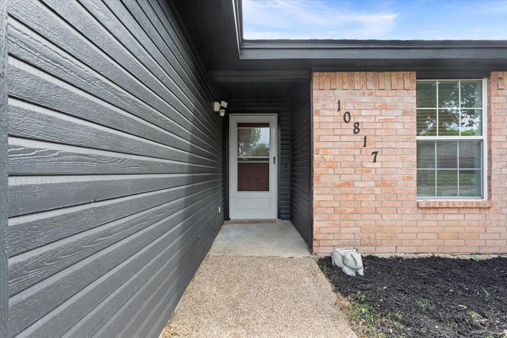 10817 Lilry Road Waco, TX 76708 - Photo 4 of 27 Property entrance with brick siding