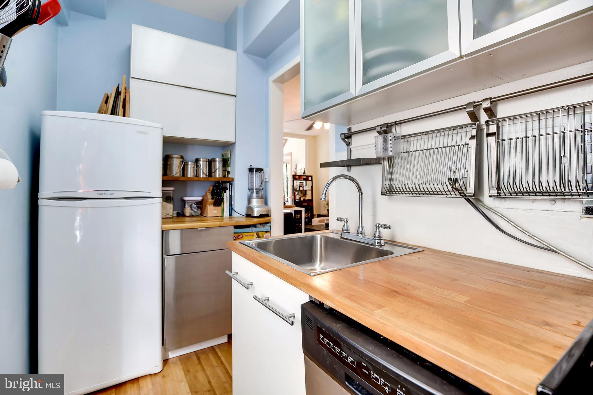 1 Scott Circle Northwest, Unit 213 Washington, DC 20005 - Photo 17 of 26 Kitchen