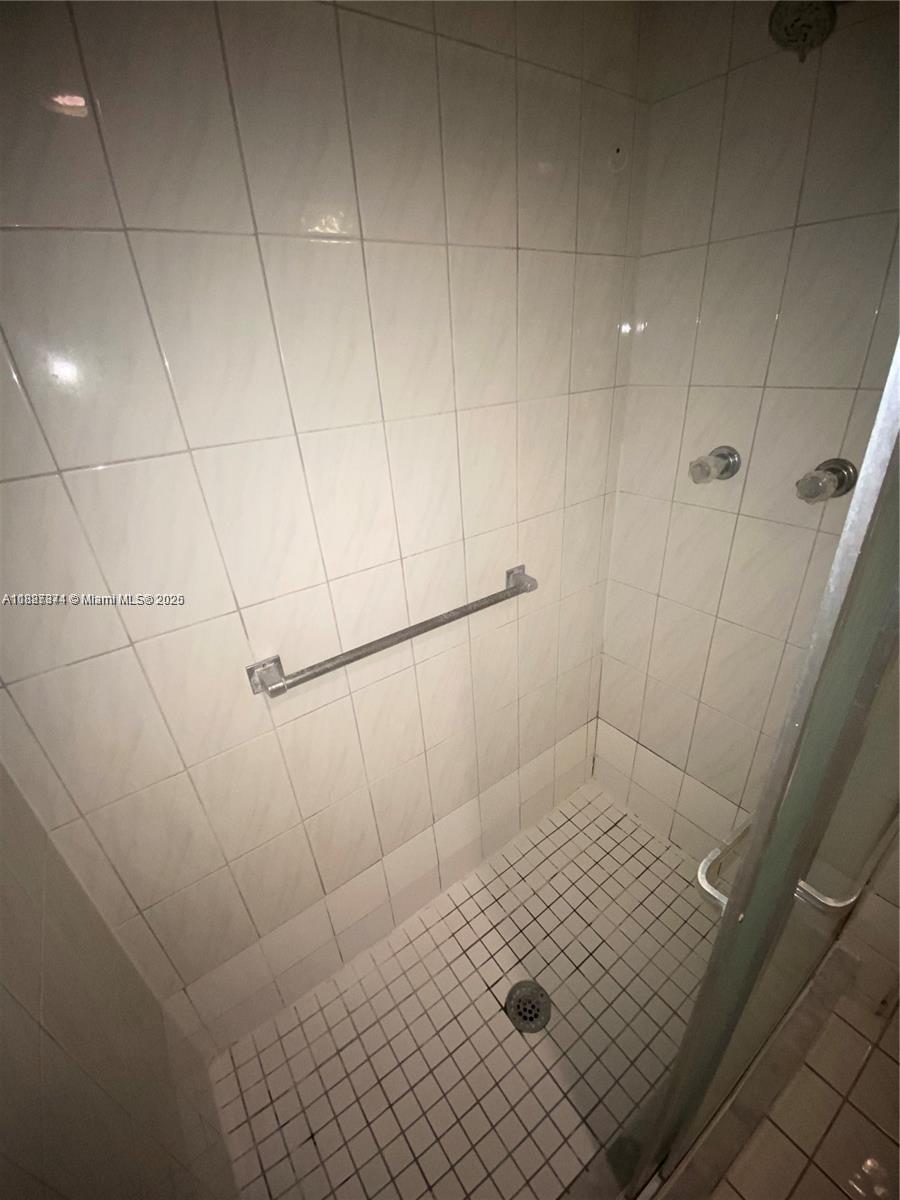 Inverrary Lauderhill, FL 33319 - Photo 14 of 14 a bathroom with a shower