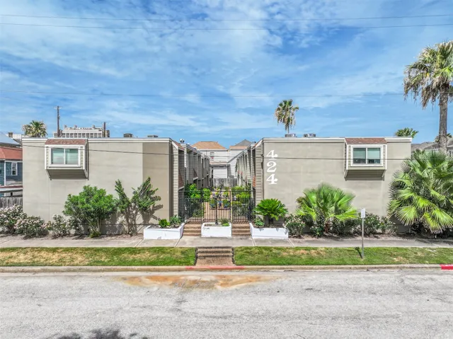 $349,500 | 424 15th Street, Unit 113, Galveston, TX 77550