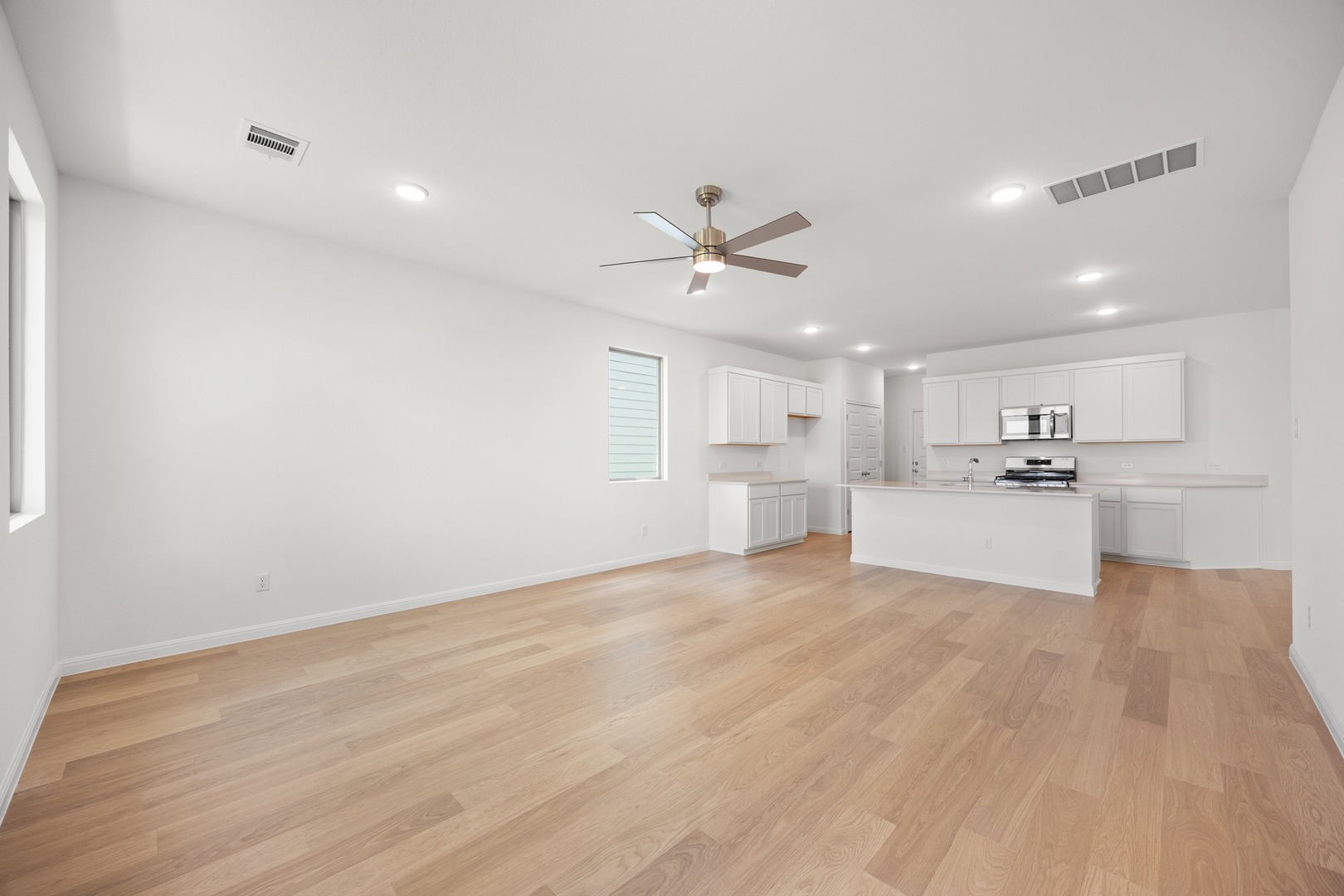 220 Hornet Street Elgin, TX 78621 - Photo 7 of 38