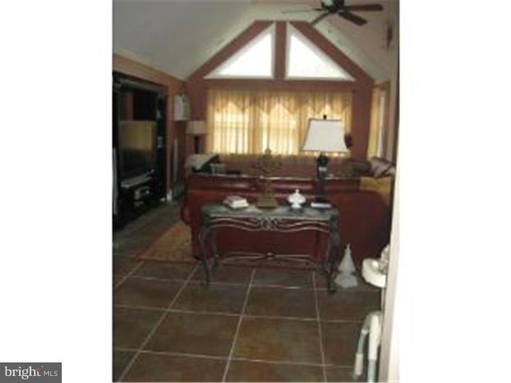 85 Upland Road Levittown, PA 19056 - Photo 15 of 25 Great Room