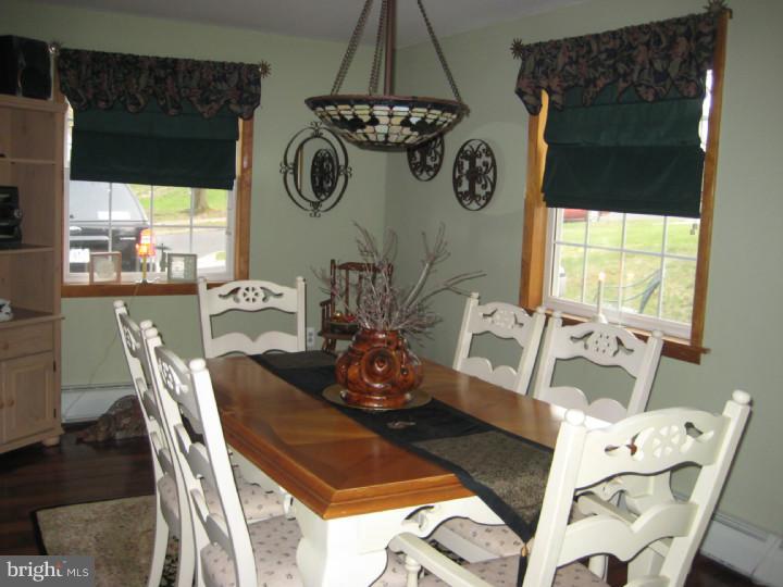 85 Upland Road Levittown, PA 19056 - Photo 23 of 25 Dining Room