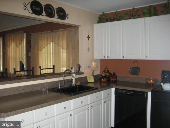 85 Upland Road Levittown, PA 19056 - Photo 24 of 25 Kitchen