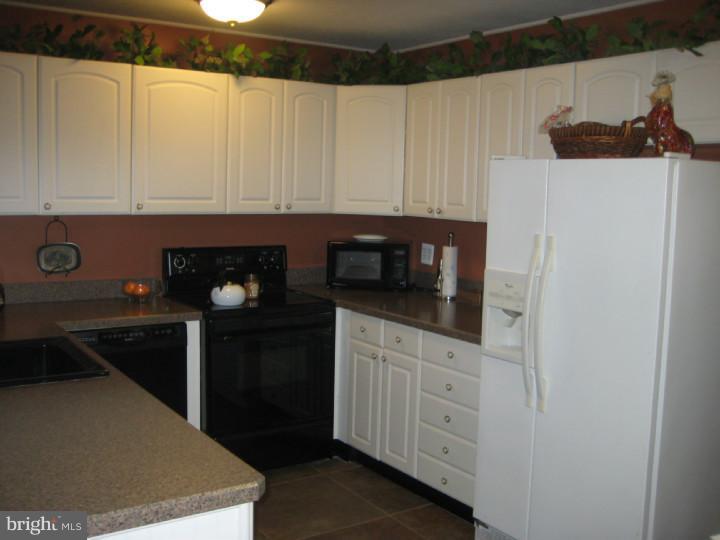 85 Upland Road Levittown, PA 19056 - Photo 25 of 25 Kitchen