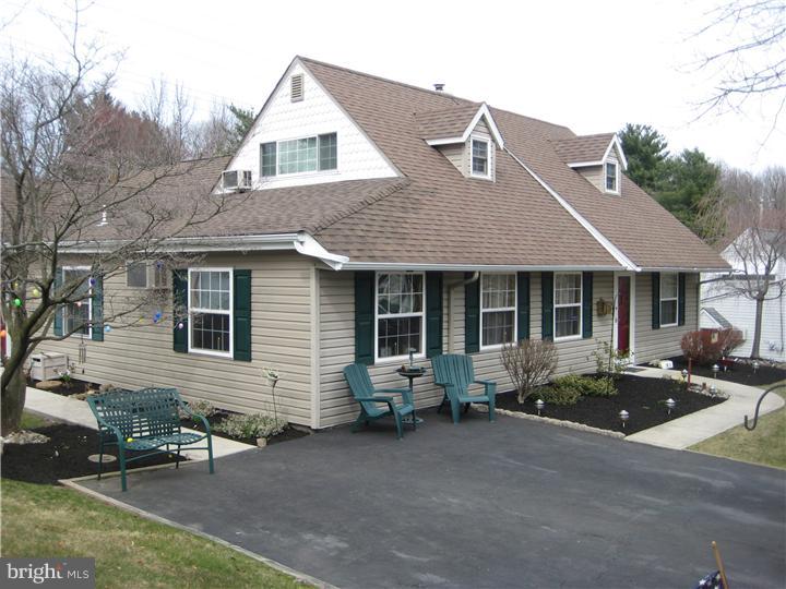85 Upland Road Levittown, PA 19056 - Photo 4 of 25 Exterior Side