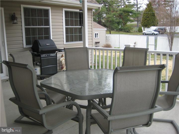 85 Upland Road Levittown, PA 19056 - Photo 8 of 25 Patio