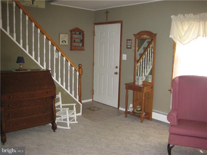 85 Upland Road Levittown, PA 19056 - Photo 10 of 25 Living Room