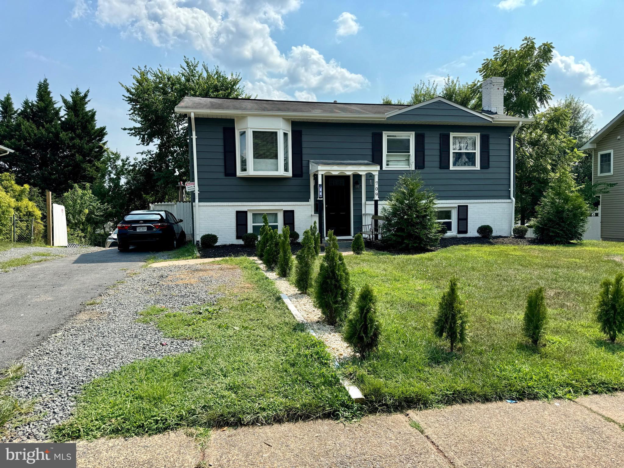 709 West Church Road Sterling, VA 20164 - Photo 1 of 20 Gallery Image 1