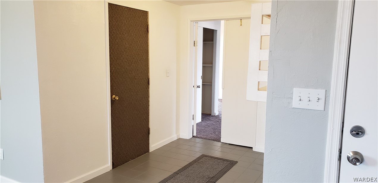 897 South Verde Road Golden Valley, AZ 86413 - Photo 40 of 49 Entry way to Family/great room. Brown closed door leads to storage room.