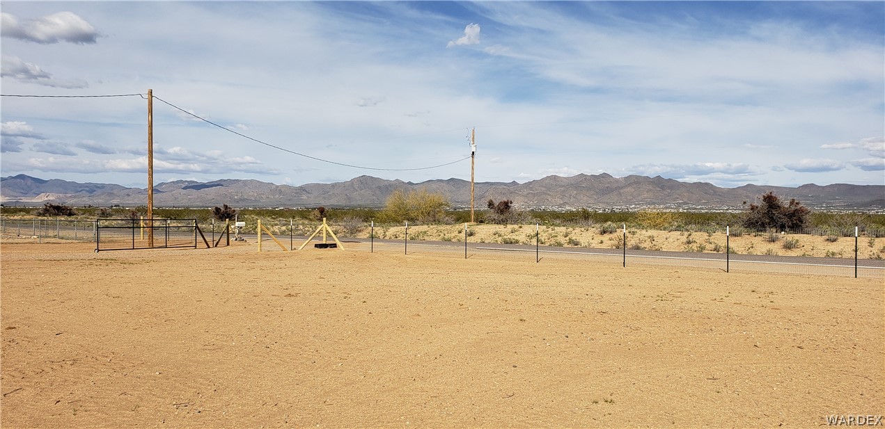 897 South Verde Road Golden Valley, AZ 86413 - Photo 47 of 49 Entry gate off of paved Verde Road
