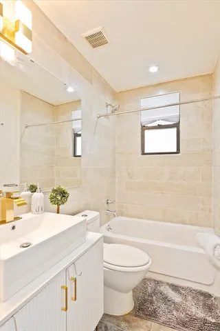 $995,888 | 3014 Brighton 1st Street | Brighton Beach