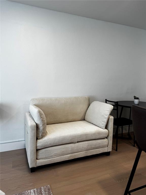 43420 Highway 27, Unit 414 Davenport, FL 33837 - Photo 13 of 41 a living room with a couch