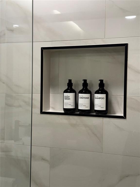 43420 Highway 27, Unit 414 Davenport, FL 33837 - Photo 21 of 41 a close view of cabinet