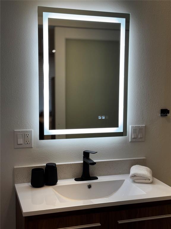 43420 Highway 27, Unit 414 Davenport, FL 33837 - Photo 24 of 41 a bathroom with a sink and a mirror
