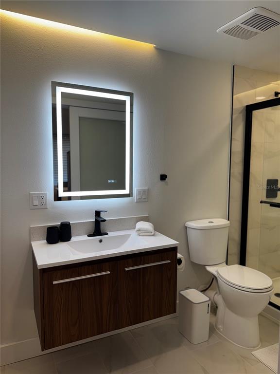 43420 Highway 27, Unit 414 Davenport, FL 33837 - Photo 25 of 41 a bathroom with a toilet sink and mirror