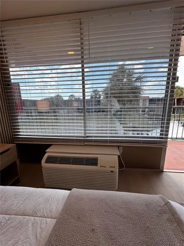 a view of entryway with a bathtub