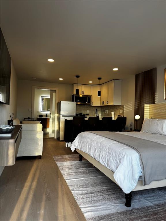 43420 Highway 27, Unit 414 Davenport, FL 33837 - Photo 31 of 41 a large bedroom with a bed and a large window