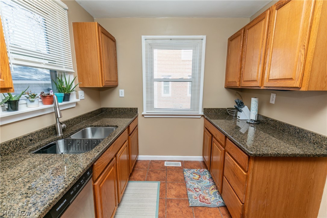 1398 Cranover Road Cleveland, OH 44124 - Photo 8 of 35