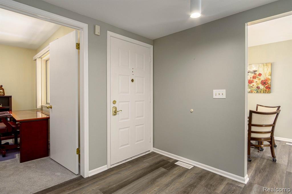 945 Wexford Way Rochester Hills, MI 48307 - Photo 3 of 26
