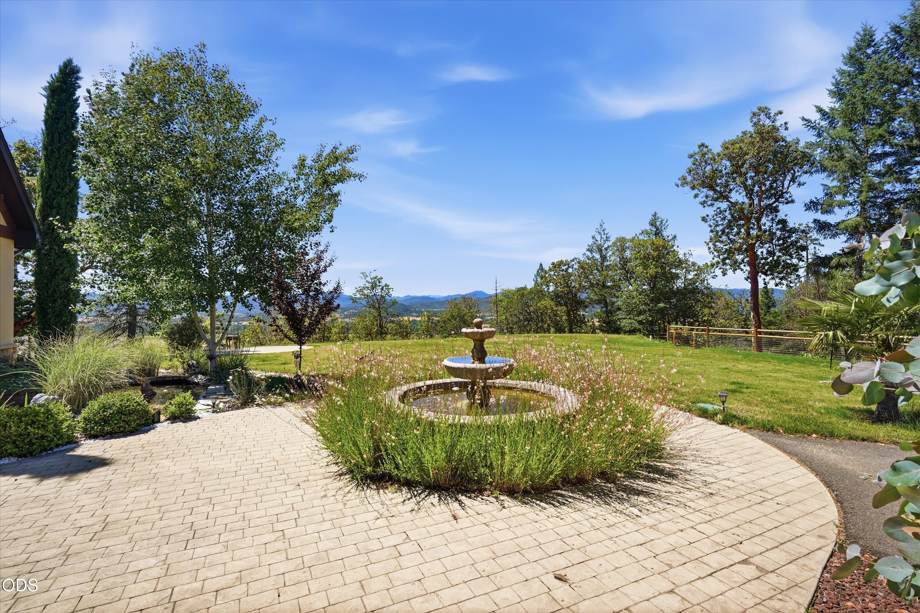 15202 Richards Way Eagle Point, OR 97524 - Photo 12 of 129