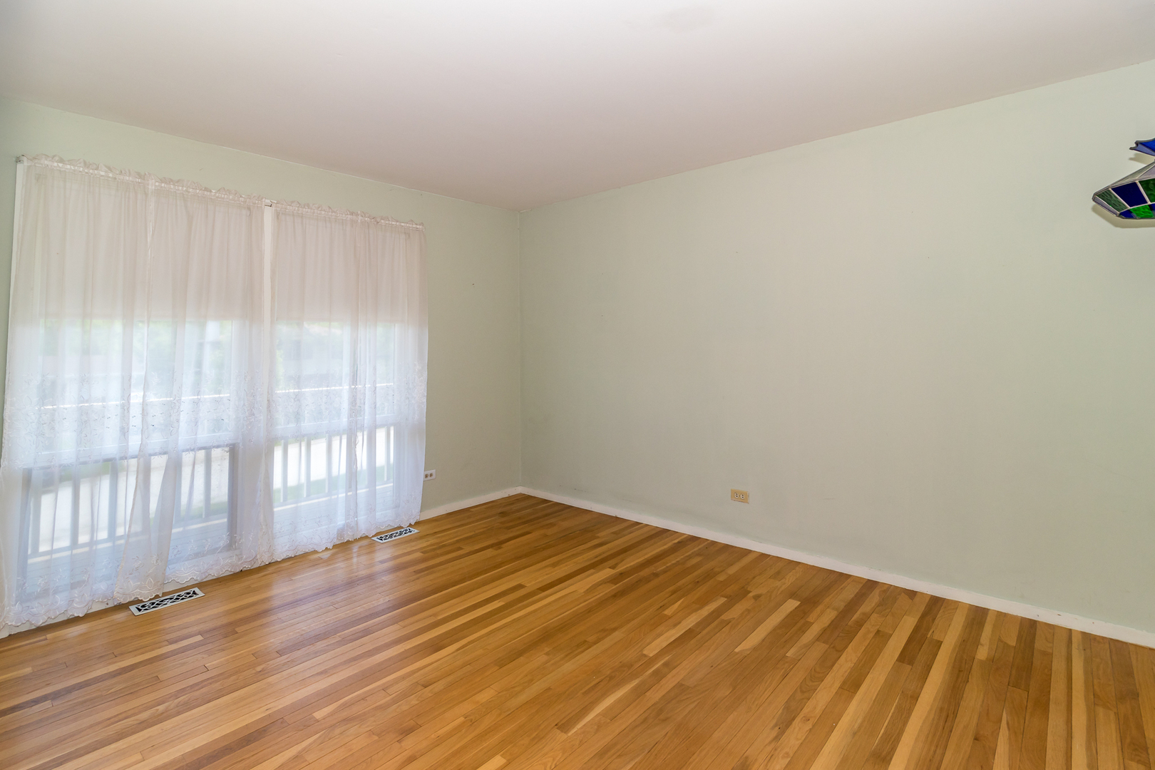 1470 Dennison Road Hoffman Estates, IL 60169 - Photo 14 of 33 Gallery Image 14