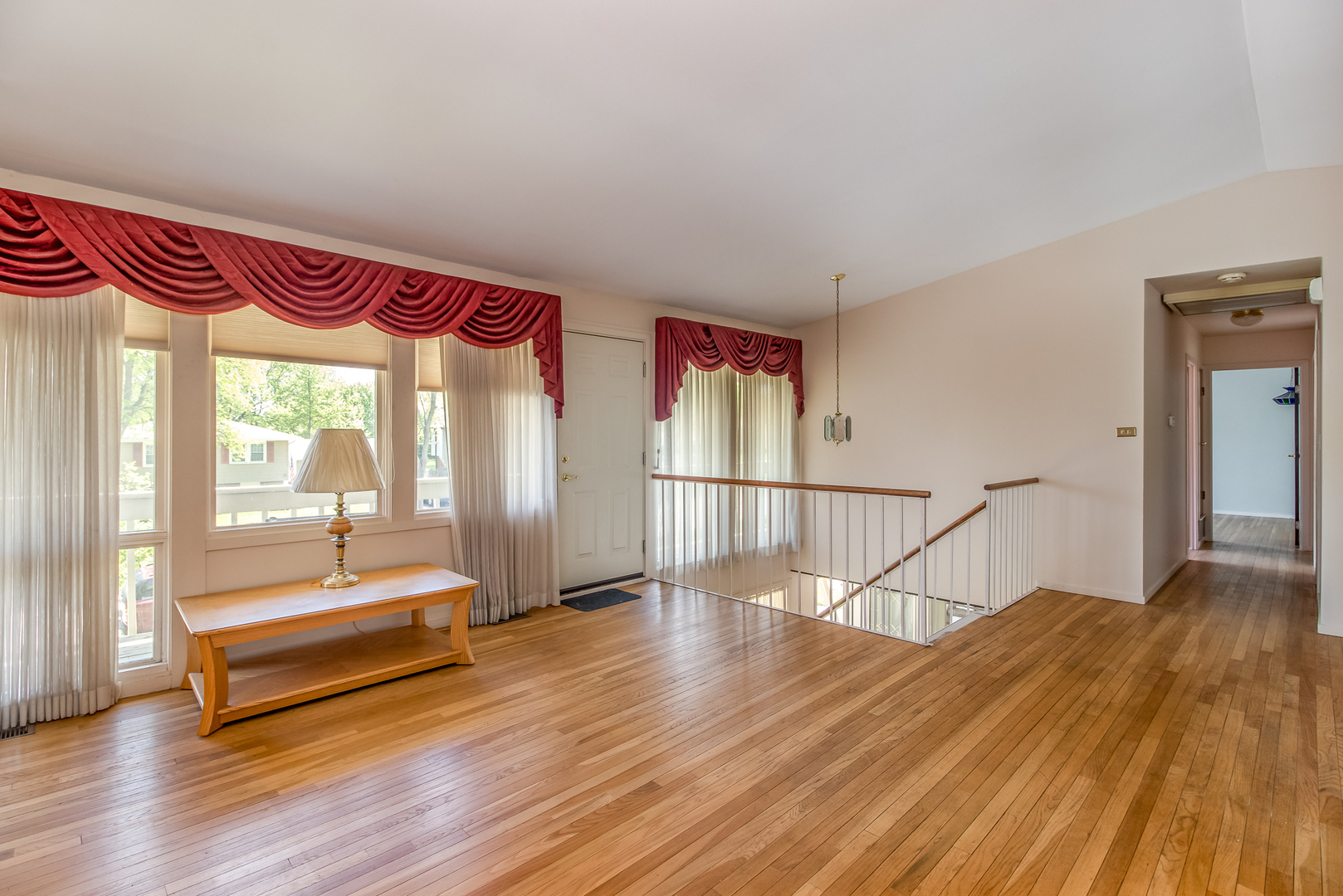 1470 Dennison Road Hoffman Estates, IL 60169 - Photo 4 of 33 Gallery Image 4