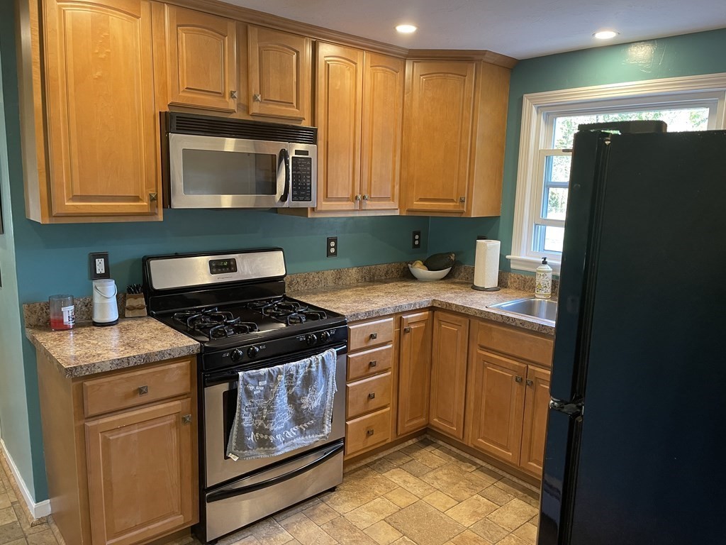 21 Knowles Road Worcester, MA 01602 - Photo 9 of 18 Gallery Image 9