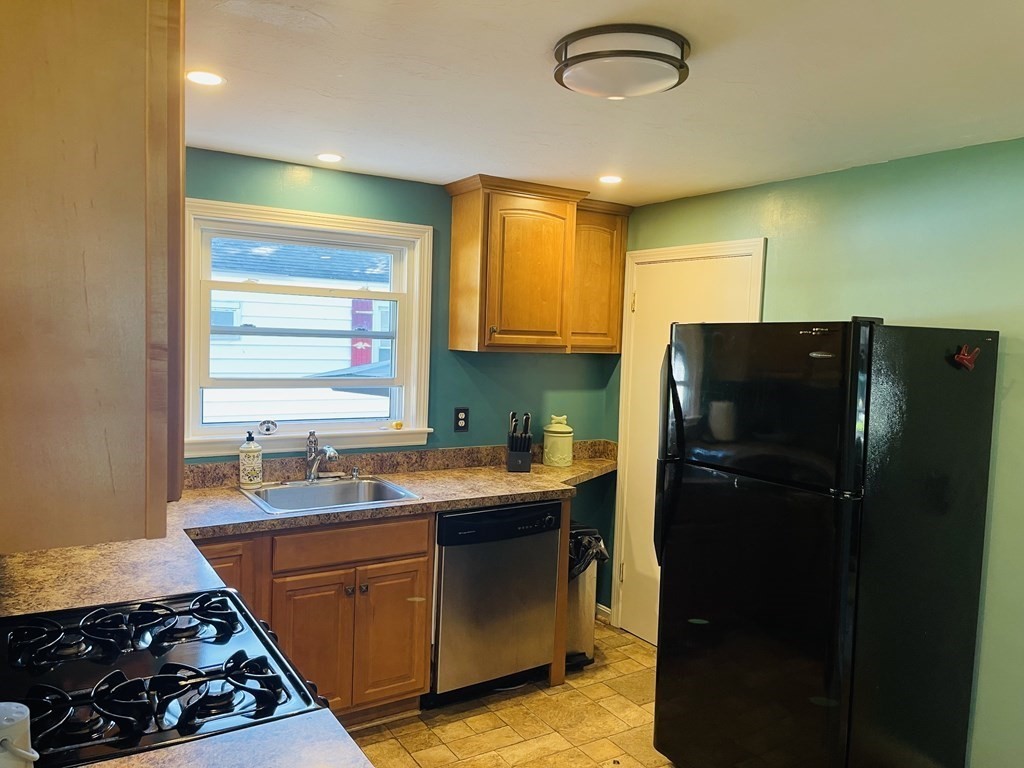 21 Knowles Road Worcester, MA 01602 - Photo 10 of 18 Gallery Image 10