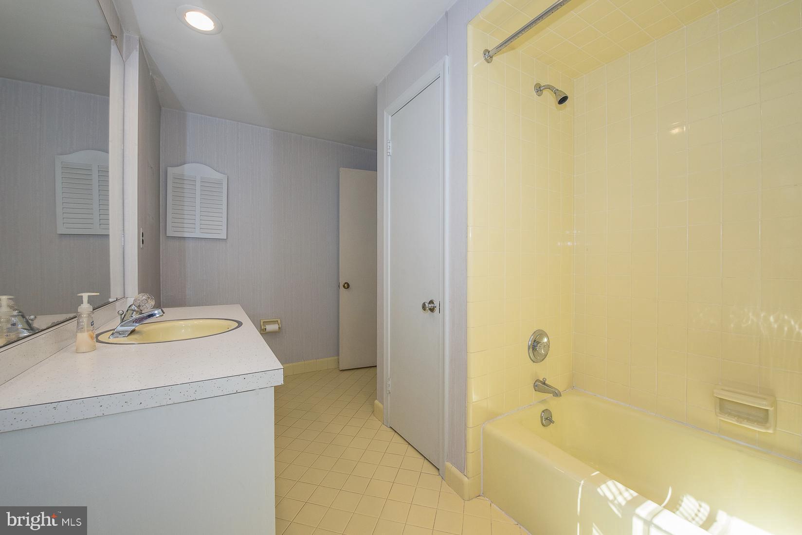 75 Pugh Road Wayne, PA 19087 - Photo 17 of 26 Large Hall Bathroom
