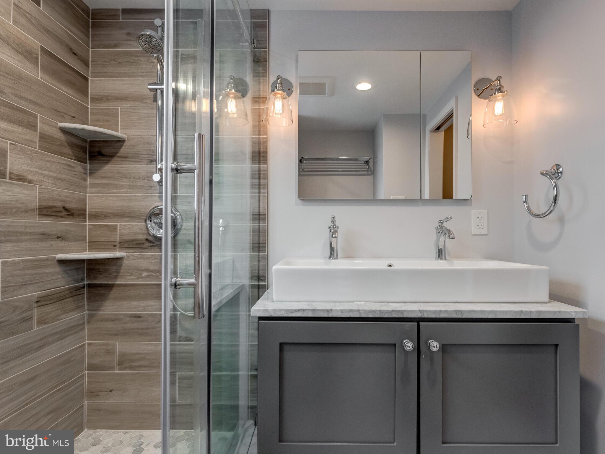 1633 Addison Street Philadelphia, PA 19146 - Photo 10 of 18 Primary Bath