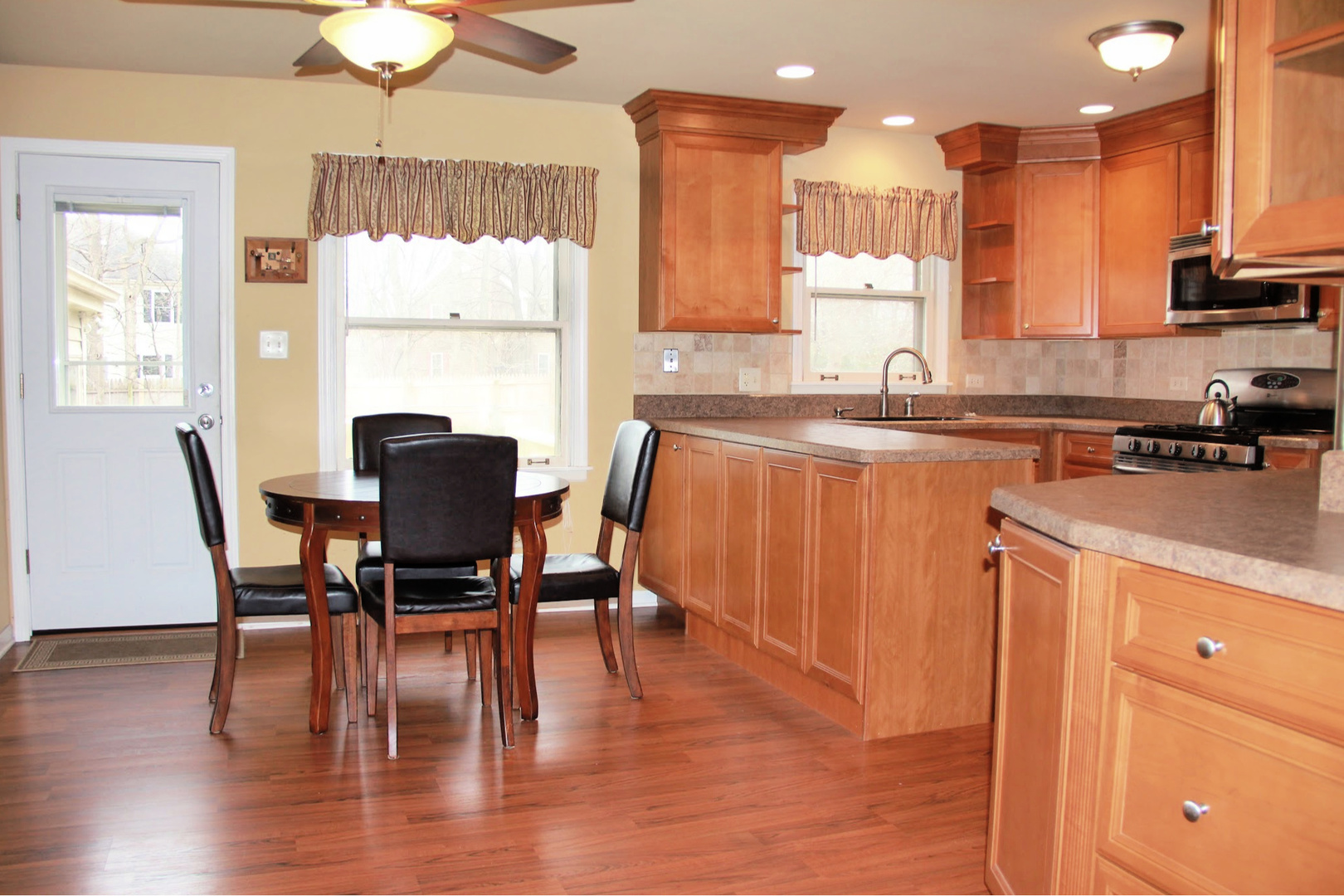 531 North Tyler Road St. Charles, IL 60174 - Photo 11 of 25