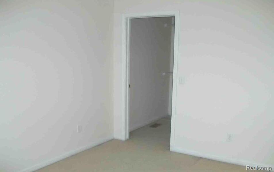705815850 Bed Room2.JPG