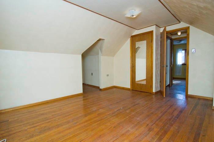 5006 Glenhurst Road Pittsburgh, PA 15207 - Photo 12 of 20 SECOND BEDROOM W/HARDWOOD FLOORING