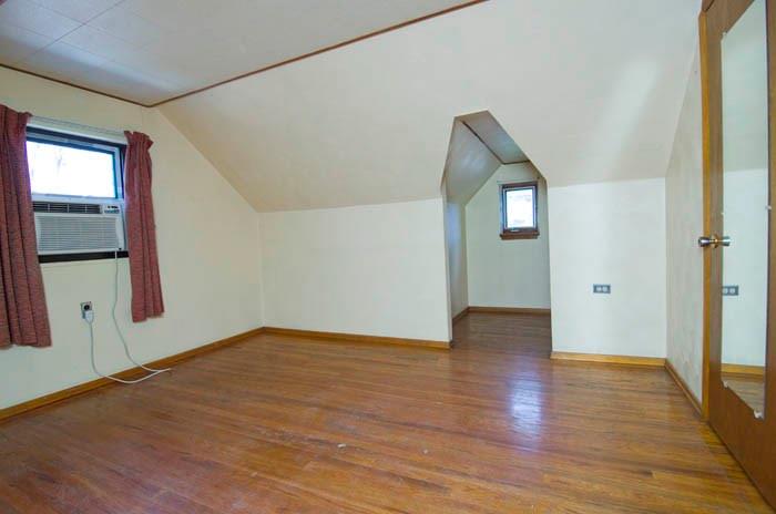 5006 Glenhurst Road Pittsburgh, PA 15207 - Photo 13 of 20 THIRD BEDROOM W/WINDOW A/C