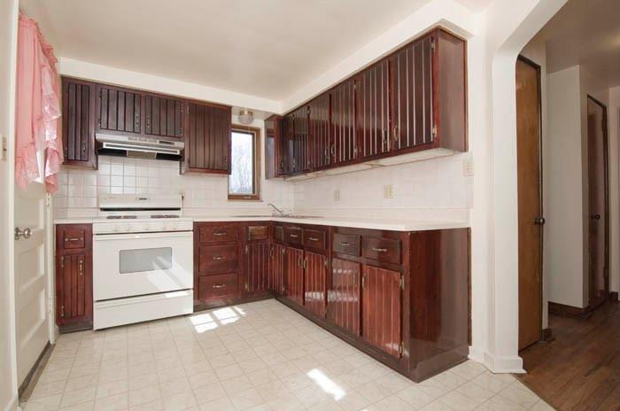 5006 Glenhurst Road Pittsburgh, PA 15207 - Photo 8 of 20 KITCHEN WITH GAS STOVE
