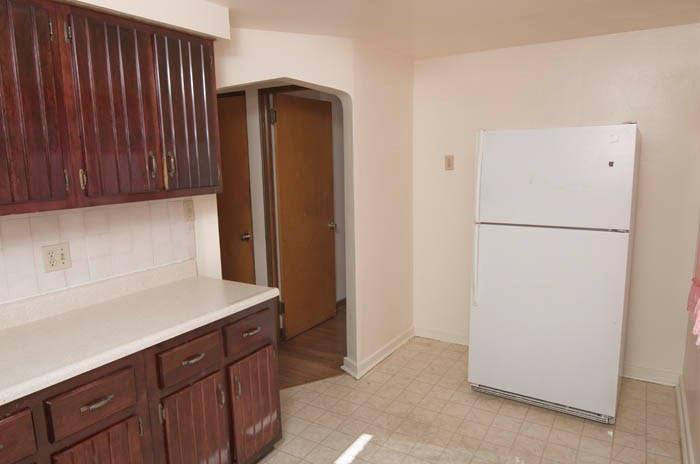 5006 Glenhurst Road Pittsburgh, PA 15207 - Photo 9 of 20 REFRIGERATOR IN KITCHEN