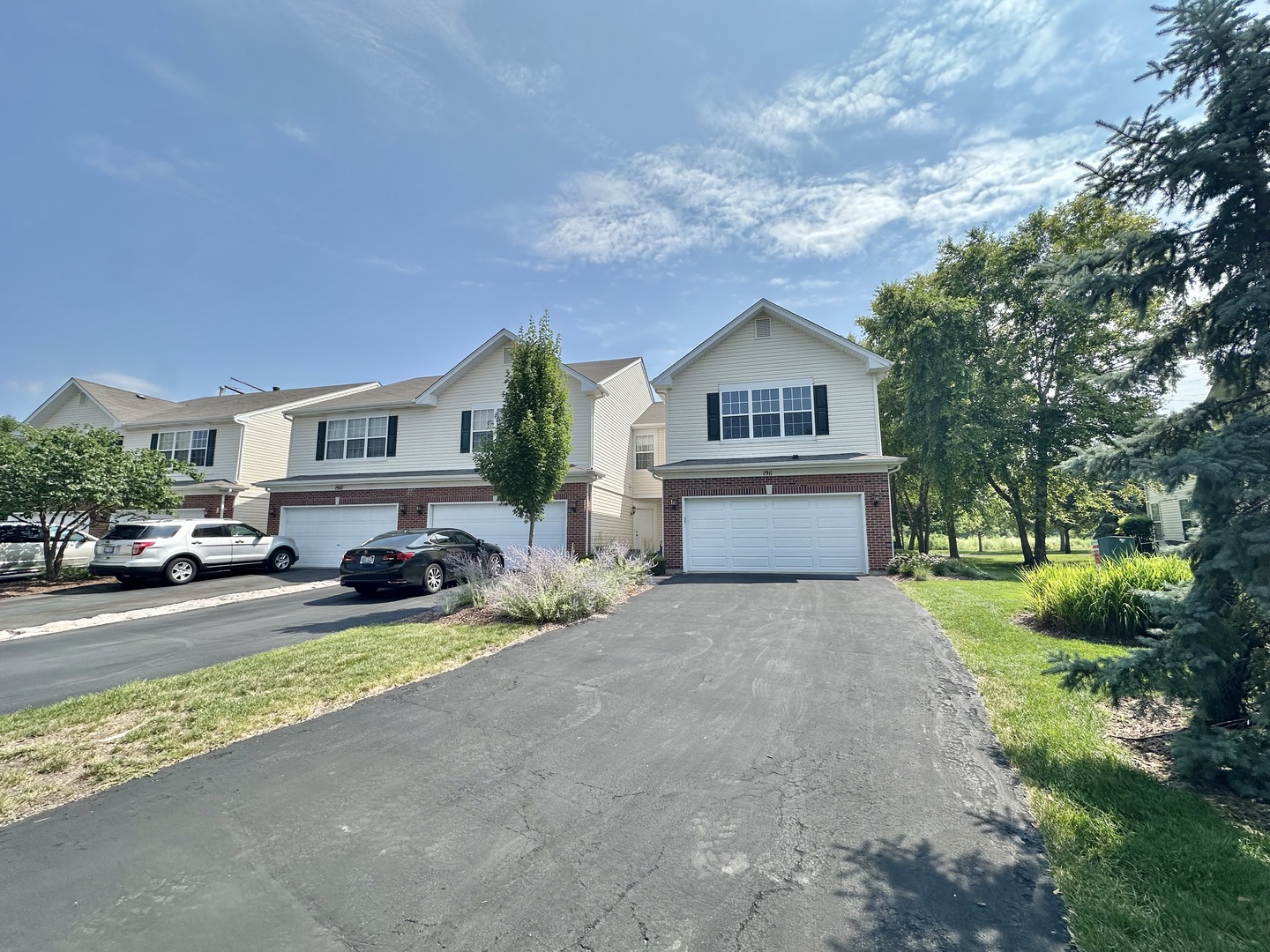 1911 Crestview Circle Romeoville, IL 60446 - Photo 2 of 25 Gallery Image 2