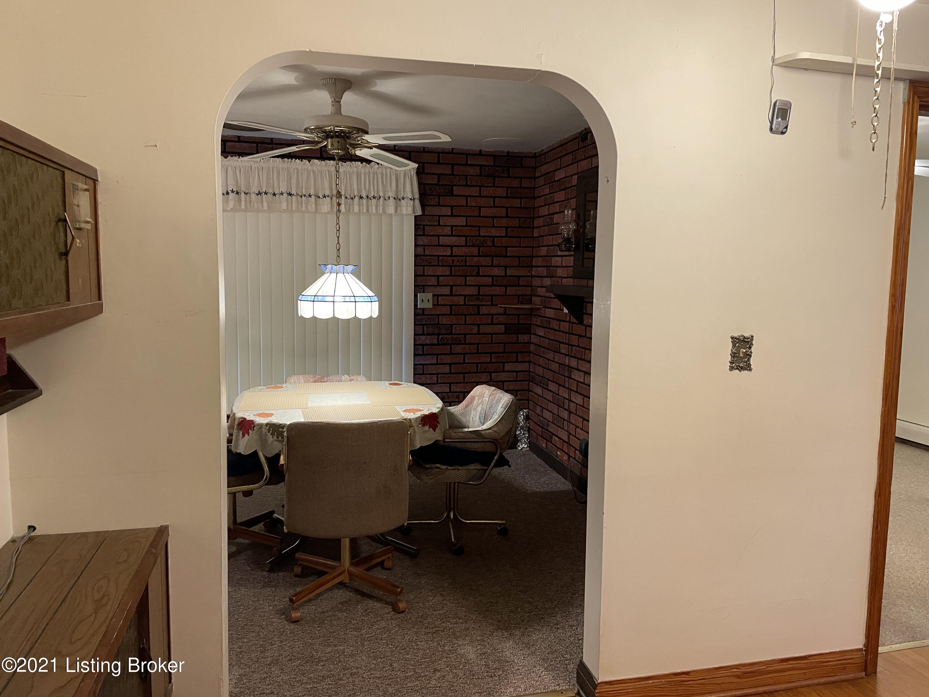 8205 Kerry Road Louisville, KY 40258 - Photo 9 of 19 A58B5A91-3CE4-4A8D-A282-5805060DDC51