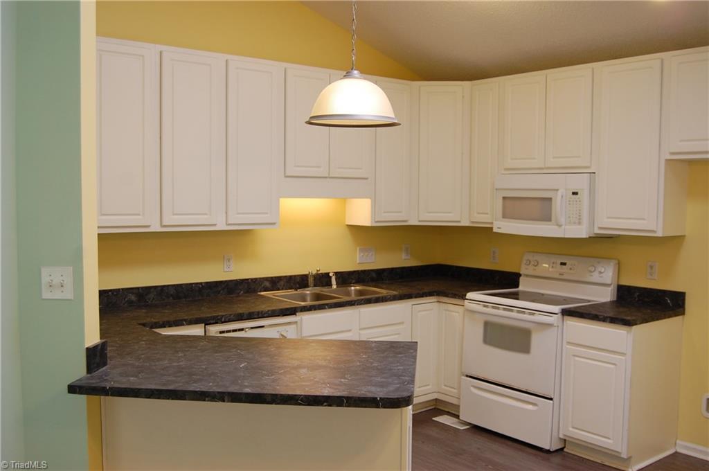 4301 Edgemore Road Greensboro, NC 27455 - Photo 11 of 19 Gallery Image 11